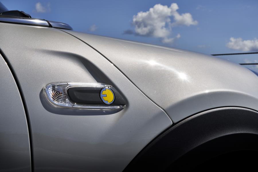 Детали экстерьера Mini Cooper SE (F56) 2020 года  (NA) (фото 332 из 342)